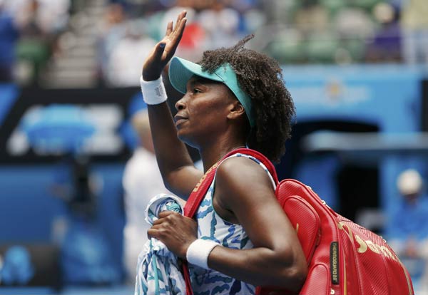 Serena Williams advances, Venus out of Australian Open
