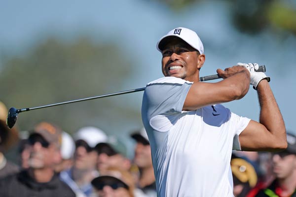 Tiger Woods withdraws because of tightness in lower back
