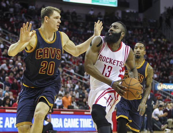 Harden's 33 points leads Rockets over Cavs 105-103