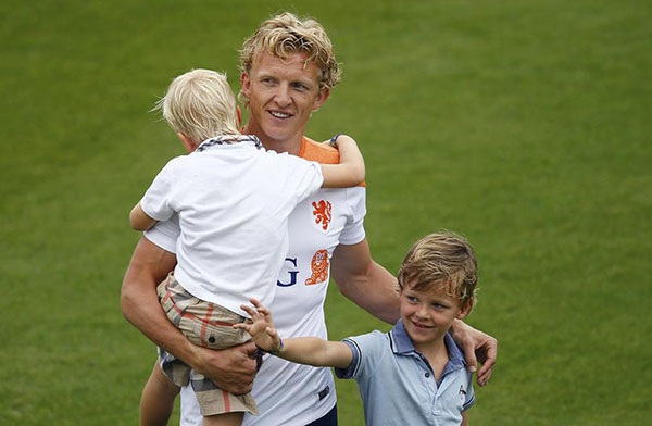 Kuyt returns to Feyenoord after 9 years