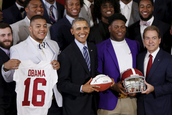 Obama hosts college football national champion team