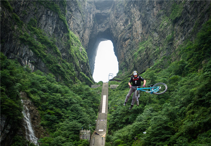Uphill battle for cyclists in downhill race in Zhangjiajie