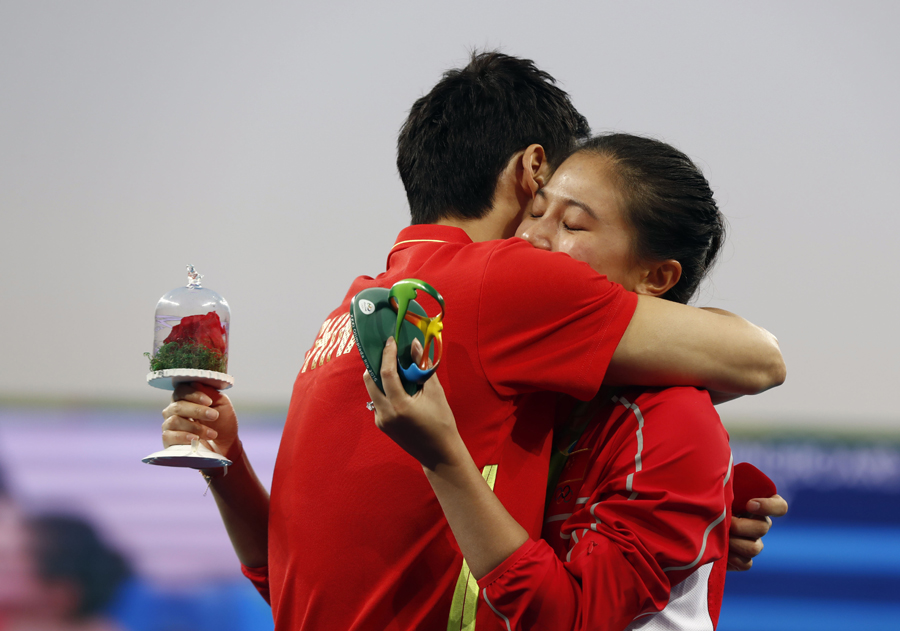 Romantic ending for Olympic diving lovebirds
