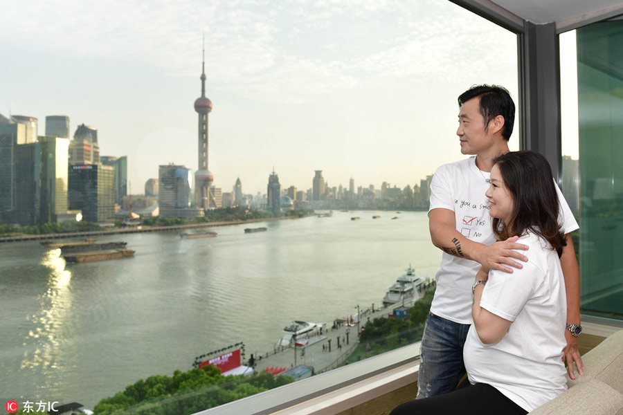 Pregnant Li Na and husband attend public benefit event
