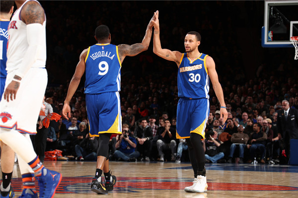 Curry bounces back to lead Warriors over Knicks