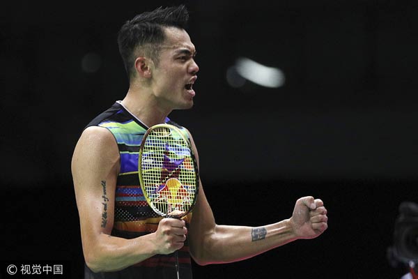 Late burst lifts Lin Dan into badminton worlds 3rd round