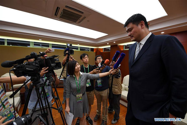 Yao Ming interviewed during women's basketball final at National Games