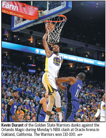 Warriors stay hot without dash of Curry