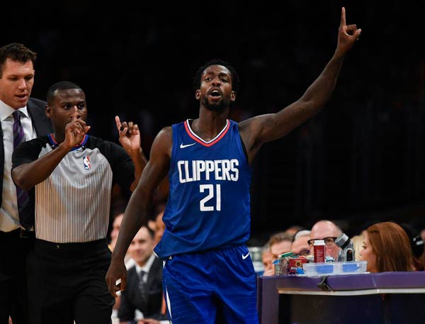 Los Angeles Clippers guard Beverley has surgery on right knee