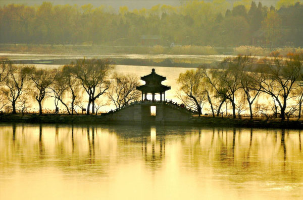 The silent beauty of the Summer Palace in winter