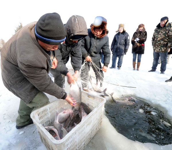 Winter fishing festival marked in NE China