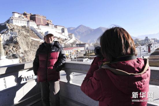 Tibetans prepare trips for upcoming holiday