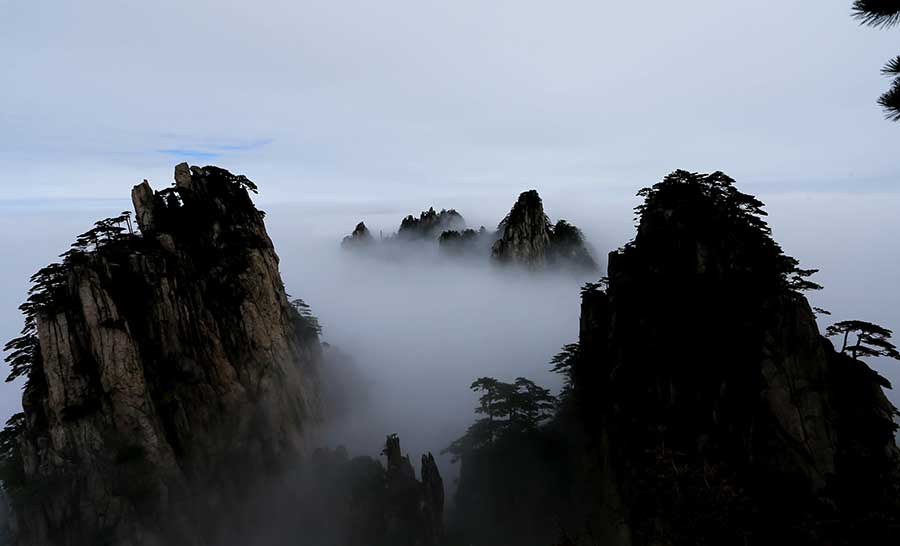 Mist shrouds Mount Huangshan in Anhui