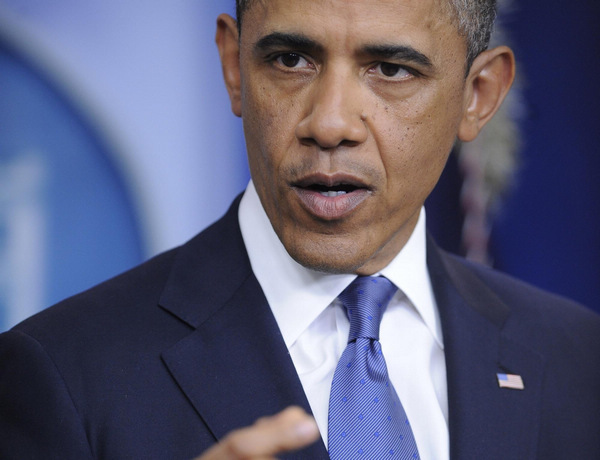 Obama urges immediate action to resolve 'fiscal cliff'