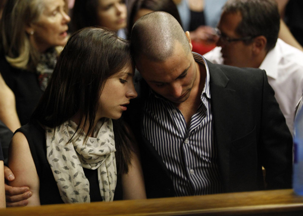Pistorius shot girlfriend through door -prosecutor