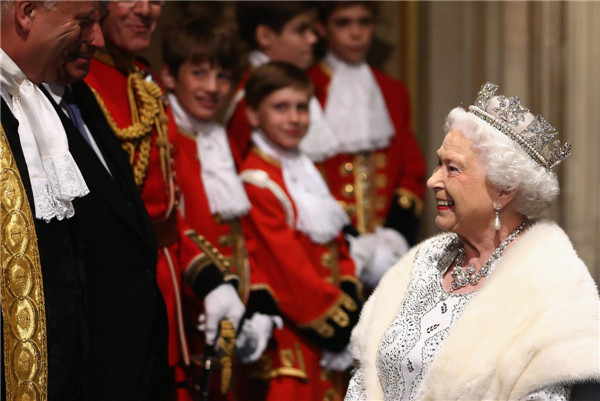 Queen Elizabeth opens Parliament