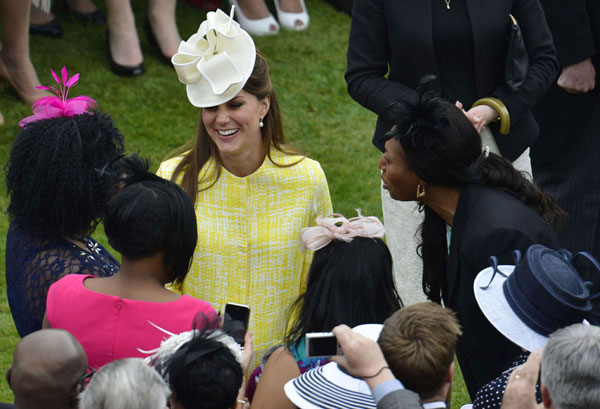 Pregnant Duchess appears at Queen's garden party