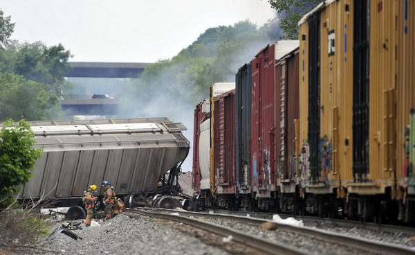 Train derails in Rosedale, US