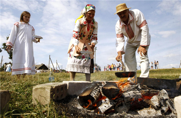 Belarusian women celebrate Rusalle festival