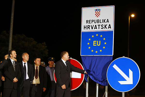 Forged in war, ex-Yugoslav Croatia joins EU