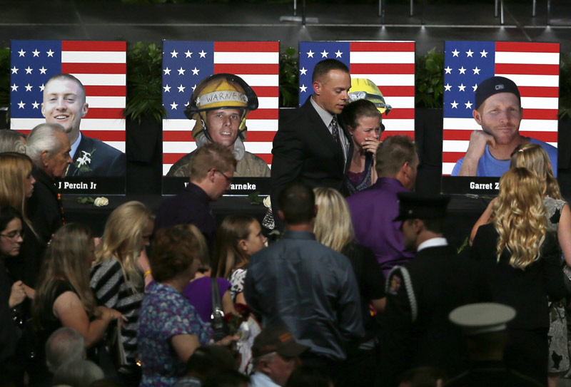 Thousands pay final tribute to US firemen