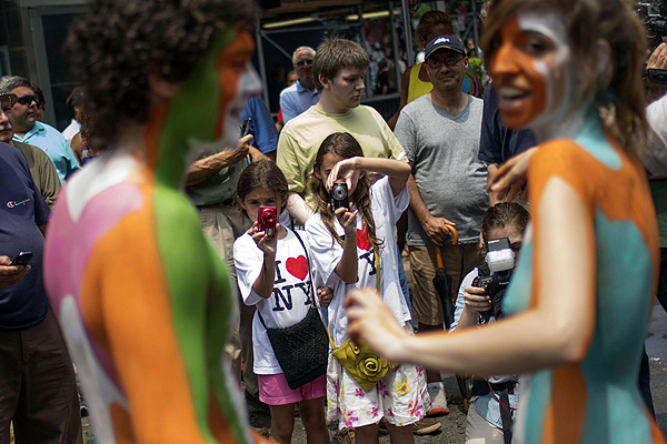 Troubled body paint artist makes return in NYC