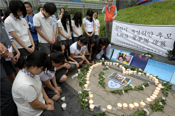 S Korean students mourn Chinese victims of air crash