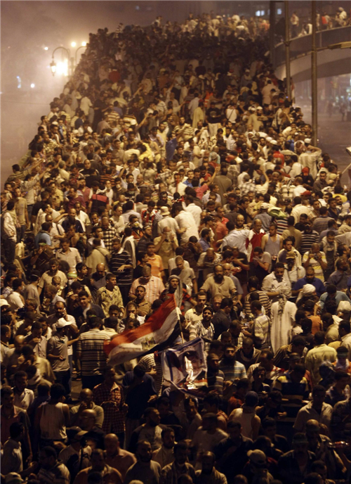 Pro-Morsi protesters, police face off in Cairo