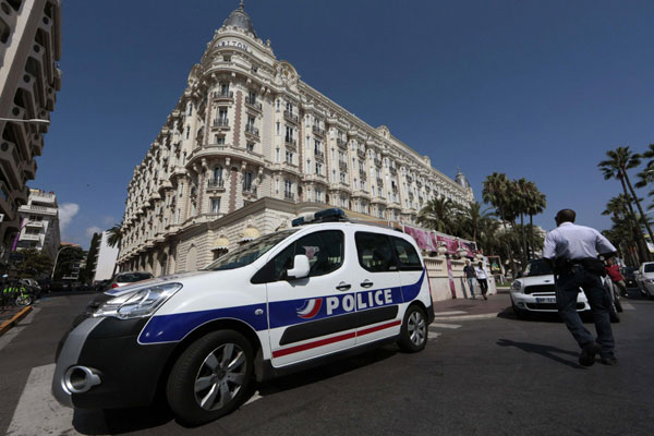 Armed robber steals jewels worth $53m in Cannes