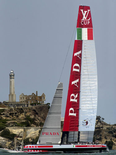Italy leads the Louis Vuitton Cup semi-finals