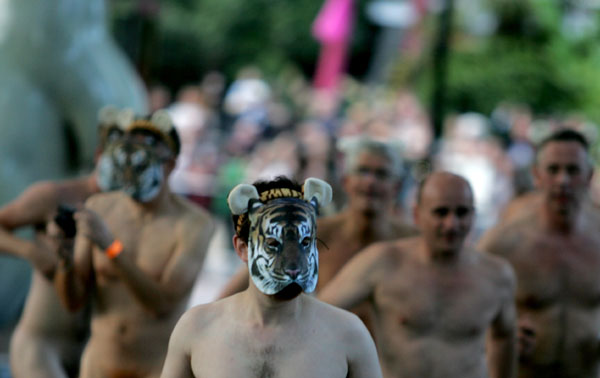 Streakers naked roar to save tigers