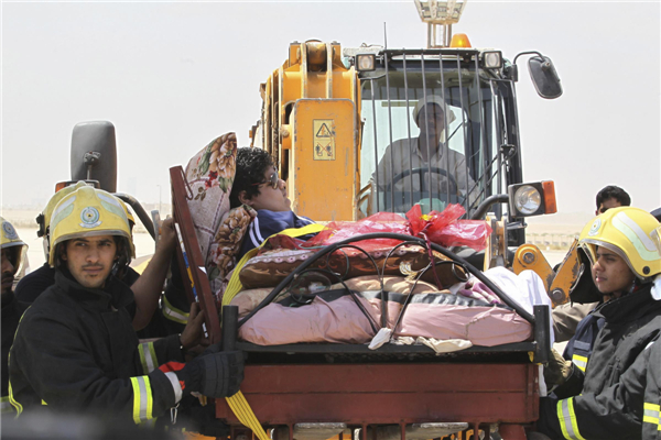 610 kg Saudi man forklifted to hospital