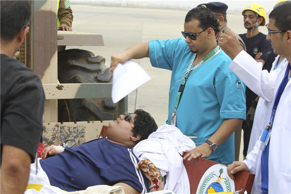 610 kg Saudi man forklifted to hospital
