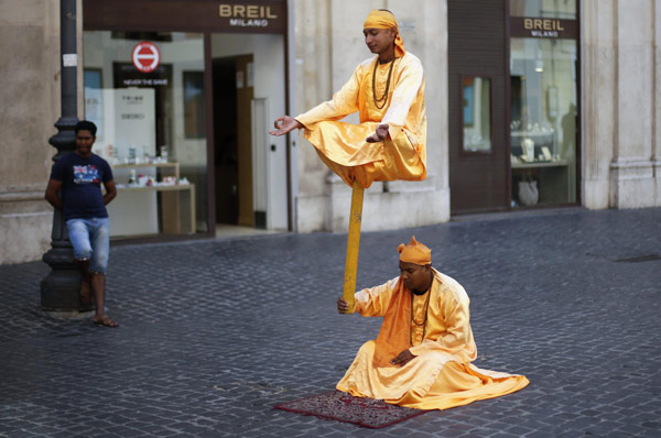 Stunning street performance in Rome