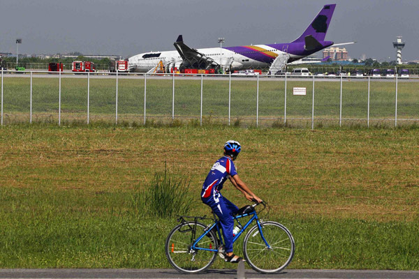 Plane skids off Bangkok runway, 13 injured