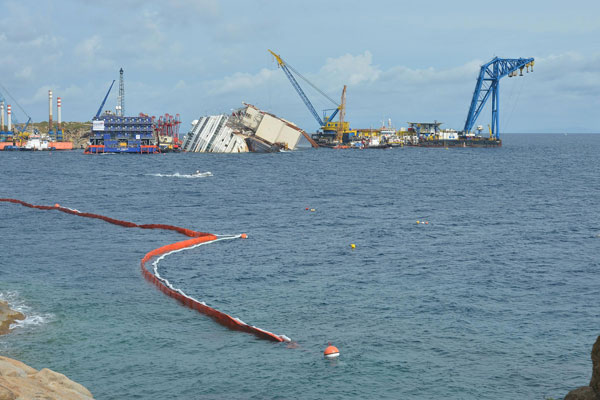 Shipwrecked Concordia declared vertical off Italy