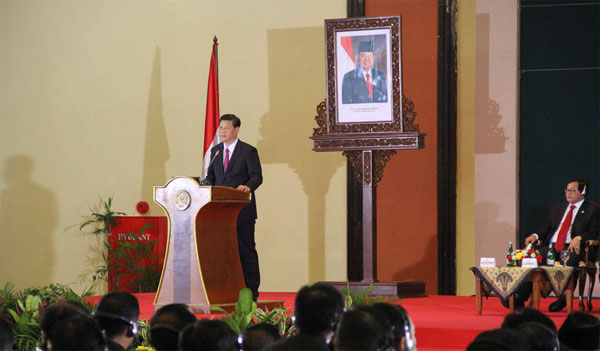 President Xi gives speech to Indonesia's parliament