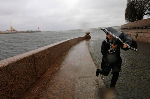 Strong storm hits Russia