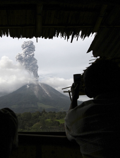 Indonesian volcano erupts, forcing evacuation of hundreds