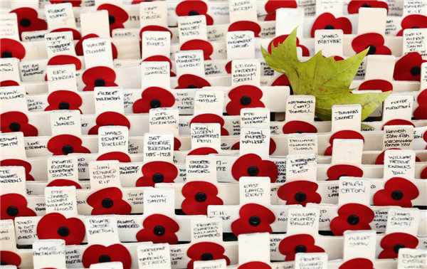 Britain remembers war dead