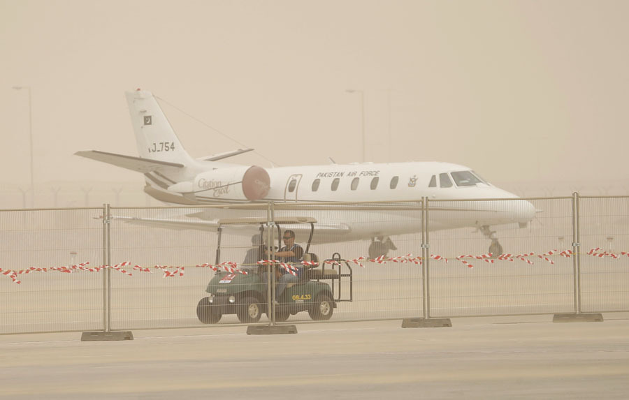 Dubai Airshow opens in sandstorm
