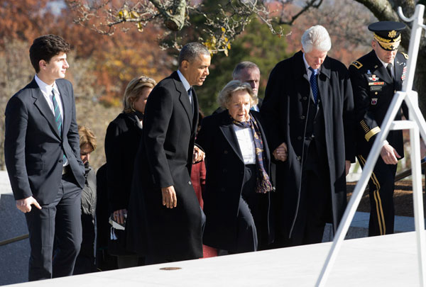 Obama, Clintons honor Kennedy's assassination