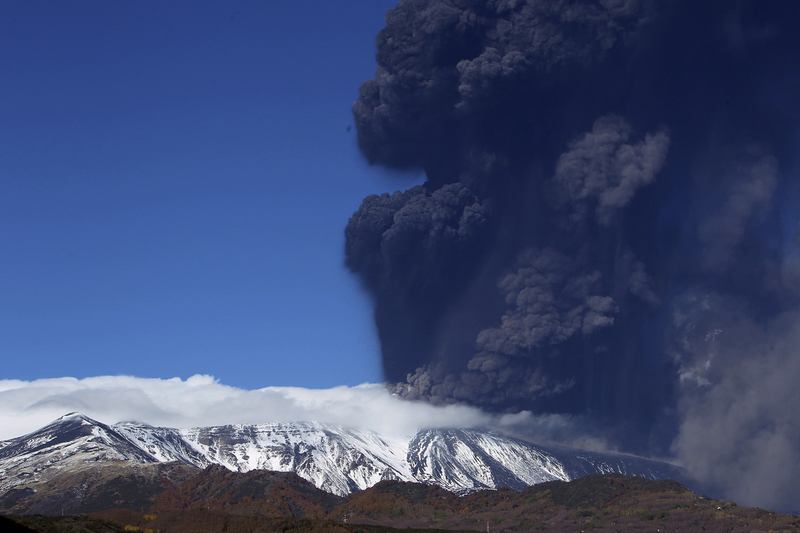 Mount Etna erupts, lighting up Sicilian sky