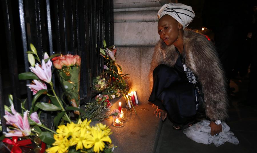 World mourns passing of Mandela