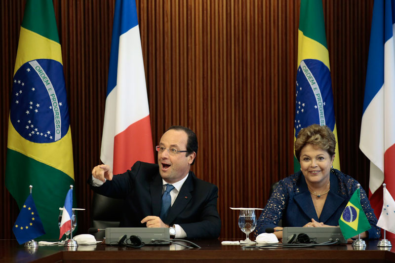 With Brazil-US links chill, Hollande pushes jet deal