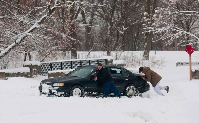 Winter storm moves across the midwest in US