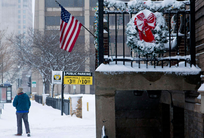 Winter storm moves across the midwest in US