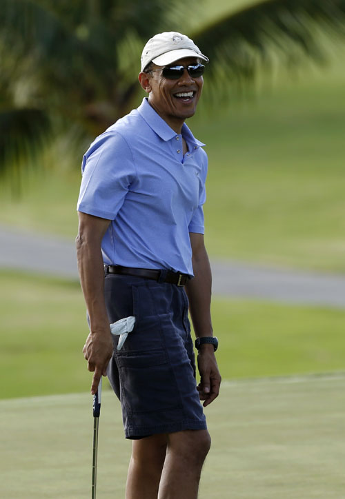 Obama plays golf in Hawaii