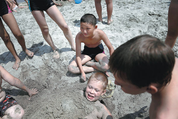 Foreign kids enjoy summer in DPRK