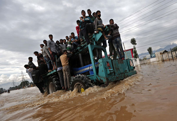 Floods kill over 440 in Pakistan, India